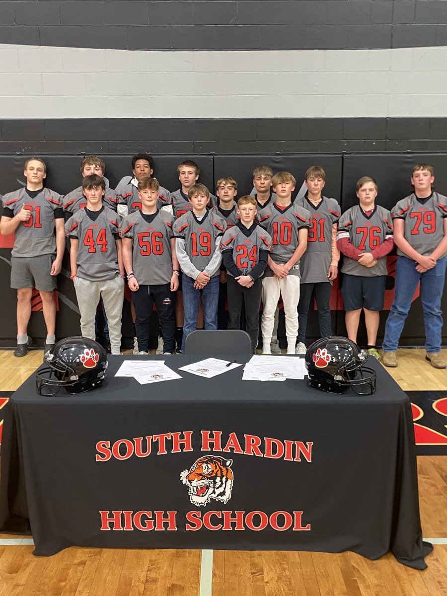 Signed 14 Tigers to the family tonight!  Great group of guys who are already working hard!  #classof2028