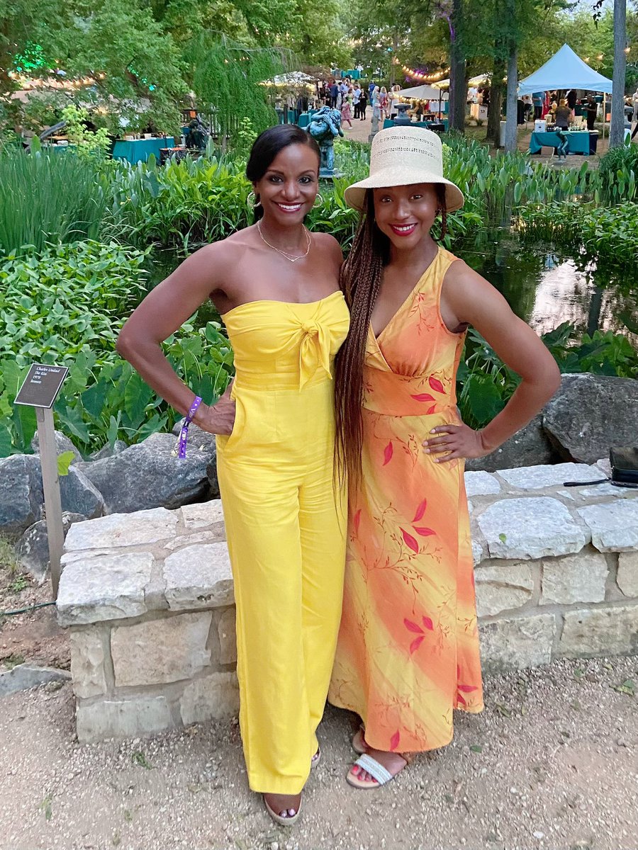 Delighted to be invited to attend @umlaufsculpture’s 25th Annual Garden Party! So glad my friend, Charisma could join me. It was magical and oh so beautiful!! 💛