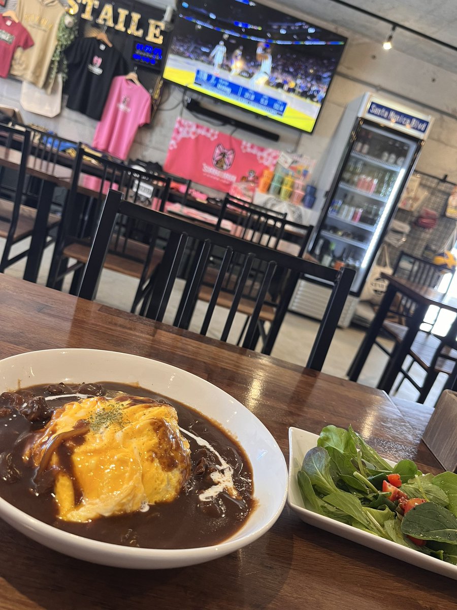 maikojordan's tweet photo. ママさんとNBAトークしながらランチ。
ビーフシチューオムライス絶品です。
#STAILE https://t.co/yvdE3i5I5R