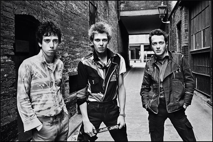 47 years ago
The last gang in town

Mick Jones, Paul Simonon and Joe Strummer  in an alleyway in Central London, April 1977.

Photo by Chalkie Davis

#punk #punks #punkrock #theclash #oldschoolpunk #history #punkrockhistory