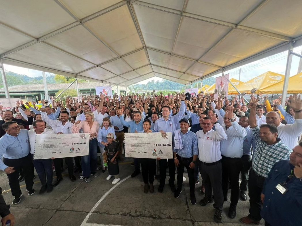 chocotolima's tweet photo. Gracias a Adriána Magali Matiz Gobernadora, Alcaldes y Líderes, por la compañía en este importante evento. 🇱🇹 https://t.co/H5twPlYxJh