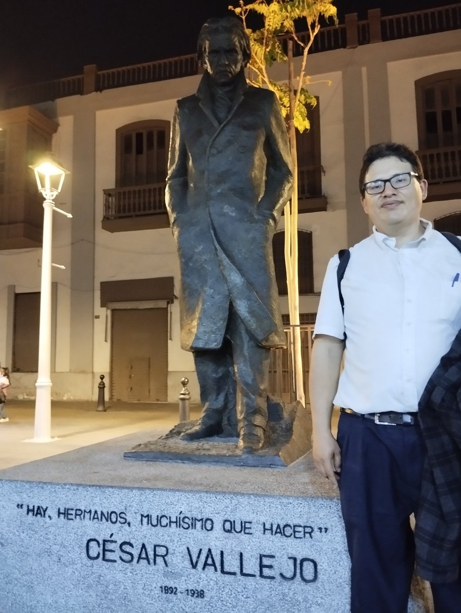 MARCOSPINOZASAL's tweet image. La escultura de Cesar Vallejo fue cambiada en JR. Huancavelica (Centro de Lima) y fue puesta de espalda al público. La gran obra es una idea del alcalde de Lima, Rafael López Aliaga...