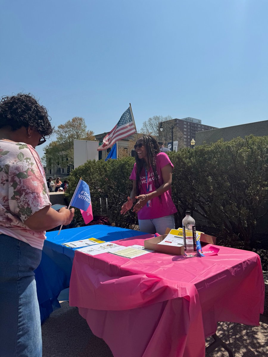 antialienationp's tweet photo. How awesome is this?! It isn’t even PA day yet, but people are starting early, flyering their communities with our PA awareness flyers. Here we have a coffeeshop in Spokane, Washington, and the state capitol in Springfield, Illinois!

Join the movement! LET’S DO THIS https://t.co/fWa5xDLzPs