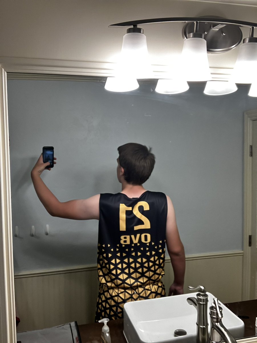 21Lboss's tweet photo. Uniforms for AAU Basketball. I Can’t wait for the season to start. https://t.co/lxe5hJDqmS