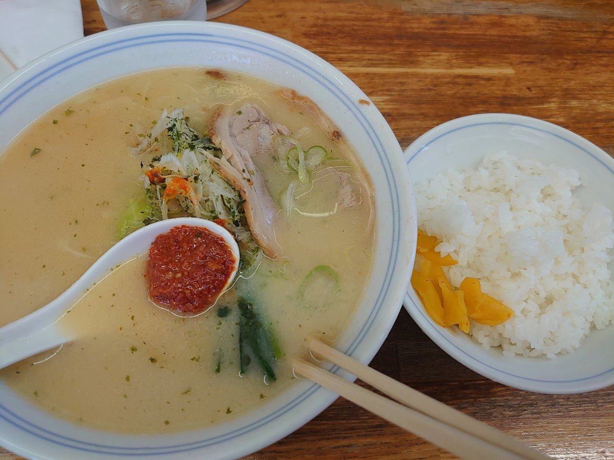kelitan58p's tweet photo. 味よし 中倉本店🍜
【辛みそラーメン】980円
・ライス150円

超うまい😋3歳頃から、ずっと通っているラーメン屋❗
ここの辛味噌ラーメンは、一度は食べて欲しい✨(レンゲに辛子味噌が付くよ)

辛みそチャーシュー麺がオススメ👍
#味よし #味よし中倉本店
#辛みそラーメン https://t.co/5MSxPSIJxD