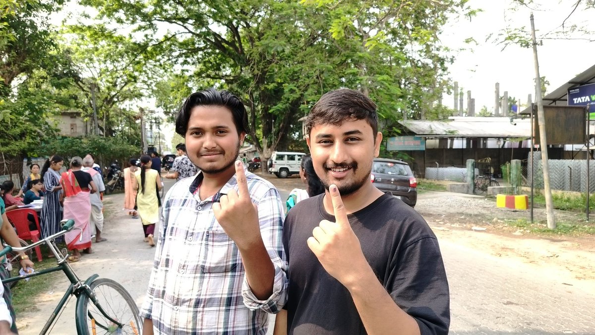 AkashvaniAIR's tweet photo. The 'ultimate' joy of #FirstTimeVoting!
📍 Sonitpur, Assam
#GoVote #ChunavKaParv #DeshKaGarv #YouAreTheOne #Elections2024
@ECISVEEP @MIB_India @airnewsalerts @prasarbharati https://t.co/BlqkxOV6WN