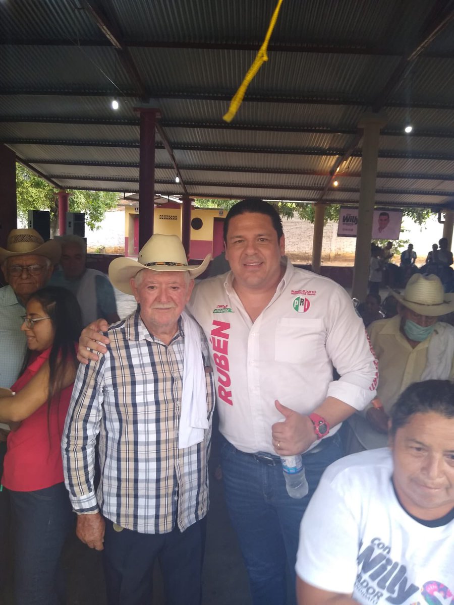rubenzuarth's tweet photo. Don Tito Tovilla y mi amiga Helen del Refugio "kuquita" son referentes del priismo del #Parral y de la #Fraylesca, me dio gusto saludarlos, saben que somos equipo y siempre cuentan con su partido. #Revolucionari@s https://t.co/tYHFi9JFNR