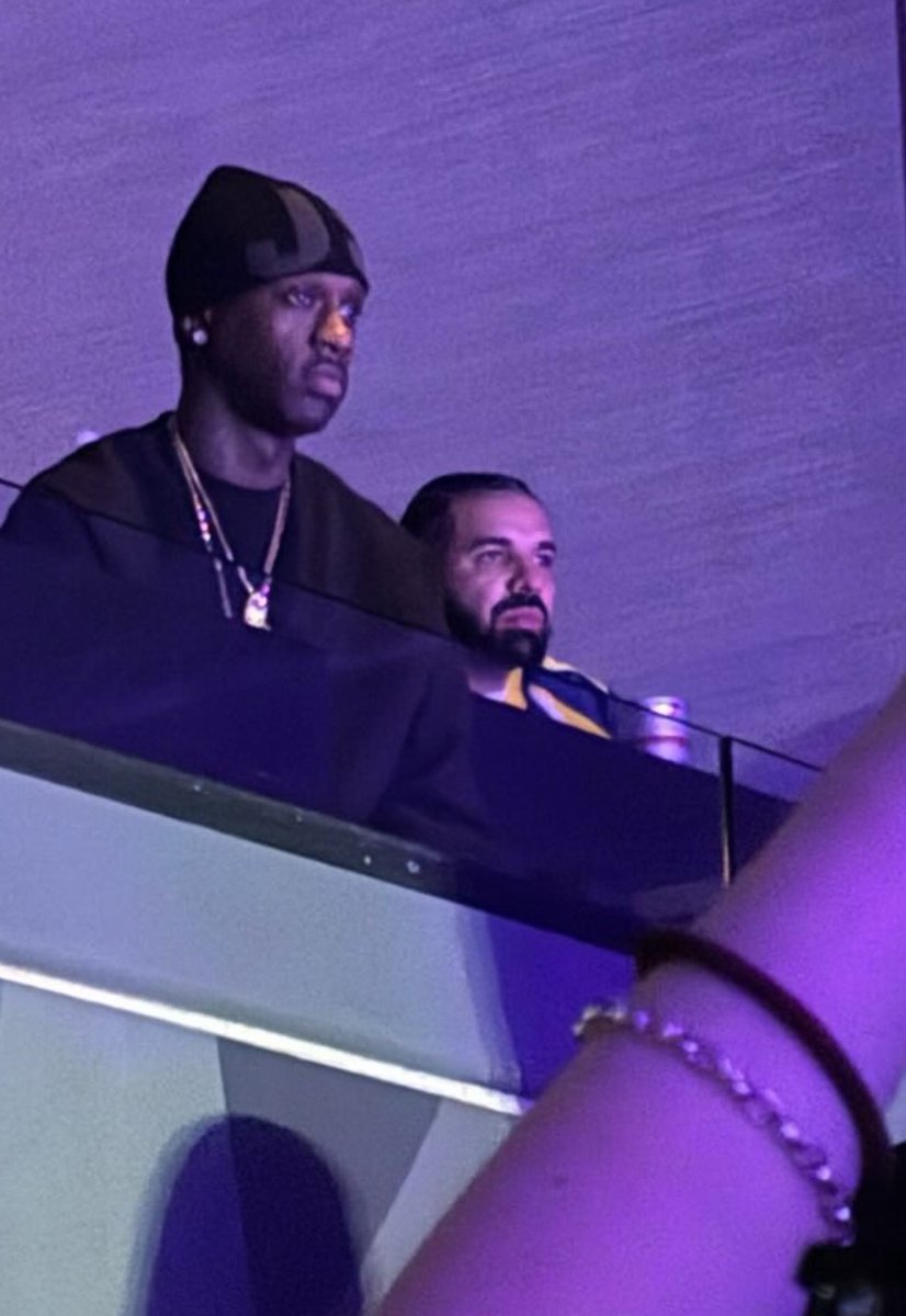 HipHopAllDay's tweet photo. Drake spotted in attendance of Nicki Minaj's Pink Friday 2 tour tonight in Toronto 🦉 https://t.co/Czh6nwcdDo