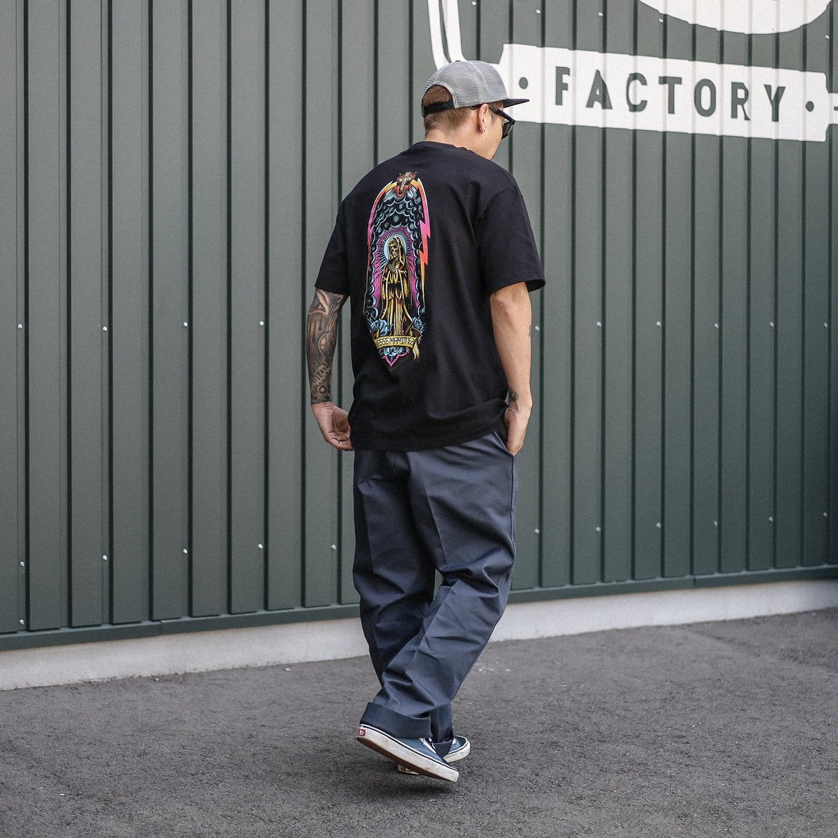 Feelin_osaka's tweet photo. 【DOGTOWN】JESSE MARTINEZ GUADALUPE HANDSHAKE TEE (BLACK)
173cm Lサイズ着用
https://t.co/llbi6QXkxL
レジェンドスケーター #JESSEMARTINEZ のシグネチャーグラフィックが強烈な存在感を放つ1枚。
完売必至の人気アイテムにつきお早めに!
#dogtownskates #dogtown #ドッグタウン #streetwear https://t.co/CHcfZIXoRT