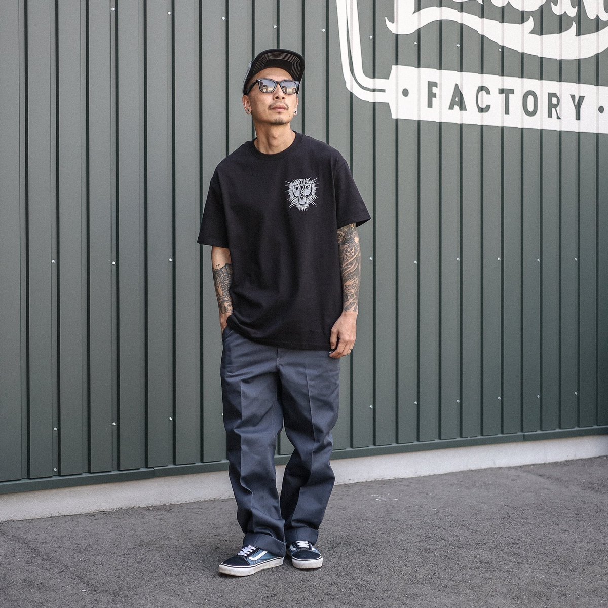Feelin_osaka's tweet photo. 【DOGTOWN】JESSE MARTINEZ GUADALUPE HANDSHAKE TEE (BLACK)
173cm Lサイズ着用
https://t.co/llbi6QXkxL
レジェンドスケーター #JESSEMARTINEZ のシグネチャーグラフィックが強烈な存在感を放つ1枚。
完売必至の人気アイテムにつきお早めに!
#dogtownskates #dogtown #ドッグタウン #streetwear https://t.co/CHcfZIXoRT
