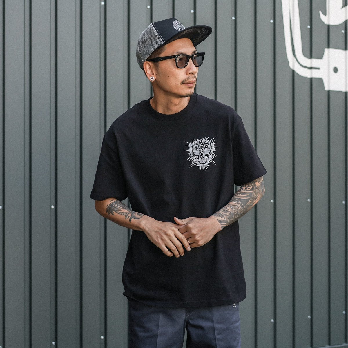 Feelin_osaka's tweet photo. 【DOGTOWN】JESSE MARTINEZ GUADALUPE HANDSHAKE TEE (BLACK)
173cm Lサイズ着用
https://t.co/llbi6QXkxL
レジェンドスケーター #JESSEMARTINEZ のシグネチャーグラフィックが強烈な存在感を放つ1枚。
完売必至の人気アイテムにつきお早めに!
#dogtownskates #dogtown #ドッグタウン #streetwear https://t.co/CHcfZIXoRT