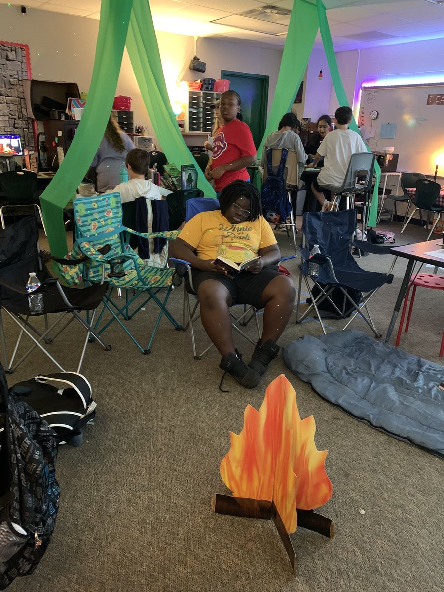 On Monday these 5th graders went on a camping adventure in @MrsCurry_TE class to review science skills <a href="/HumbleISD_TE/">Timbers Elementary</a>