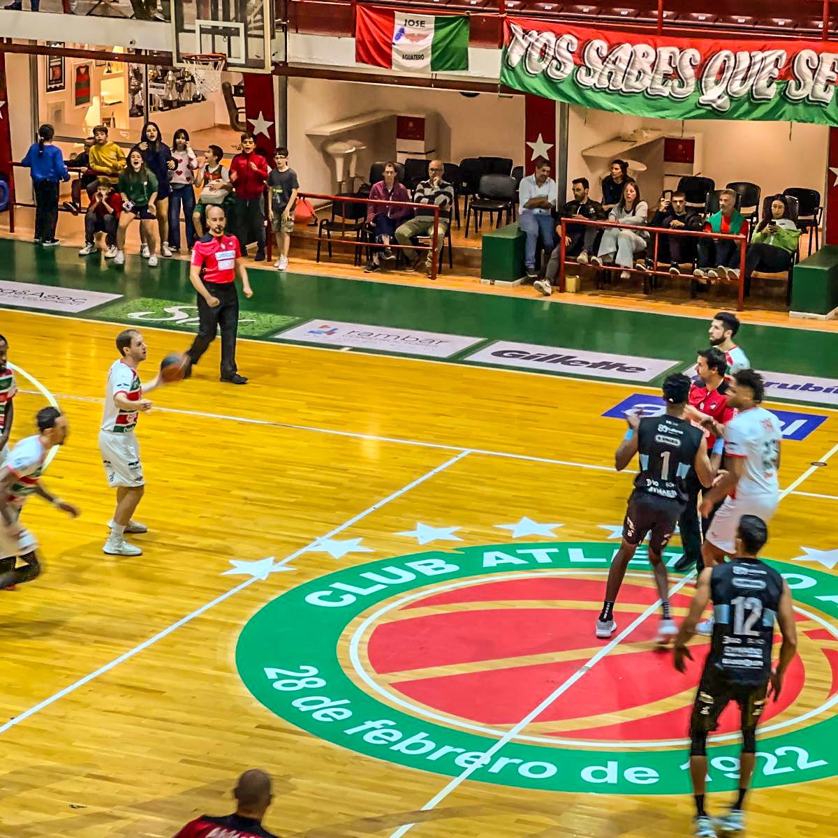 Aguada domina a Cordón con Lluvia de Triples: 97-74 📸 : @danielghis Figura destacada del partido fue Federico Pereiras @fede_pereiras quien ademas fue el goleador con 23 puntos, 3 rebotes, 3 asistencias, seguido por Donald Sims @dsims_08 con 18 pts, 2 rebotes, 2 asistencias.