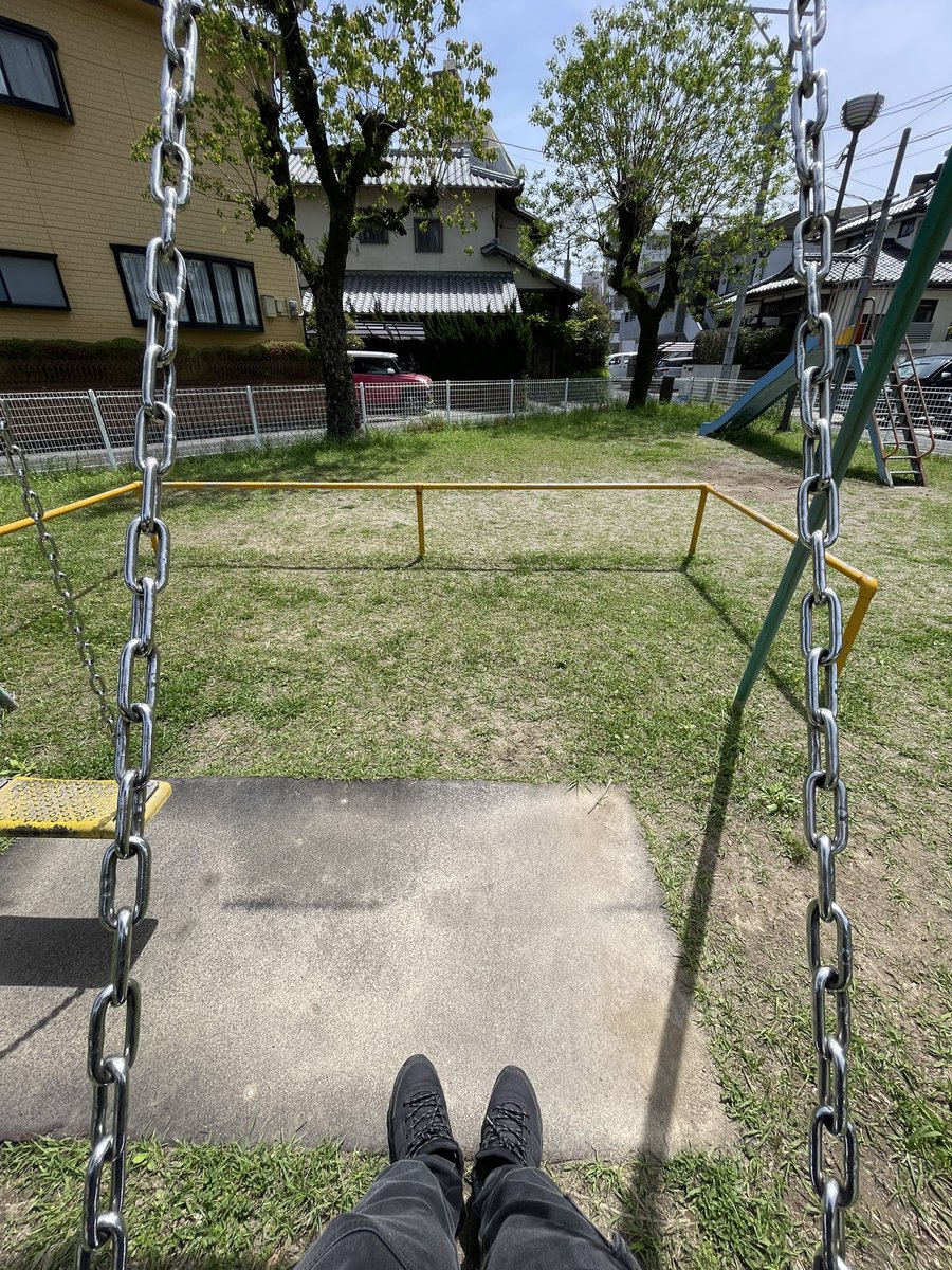 maskcamper's tweet photo. 平日の昼間の公園で光合成🌱 https://t.co/OlyMYsivcQ