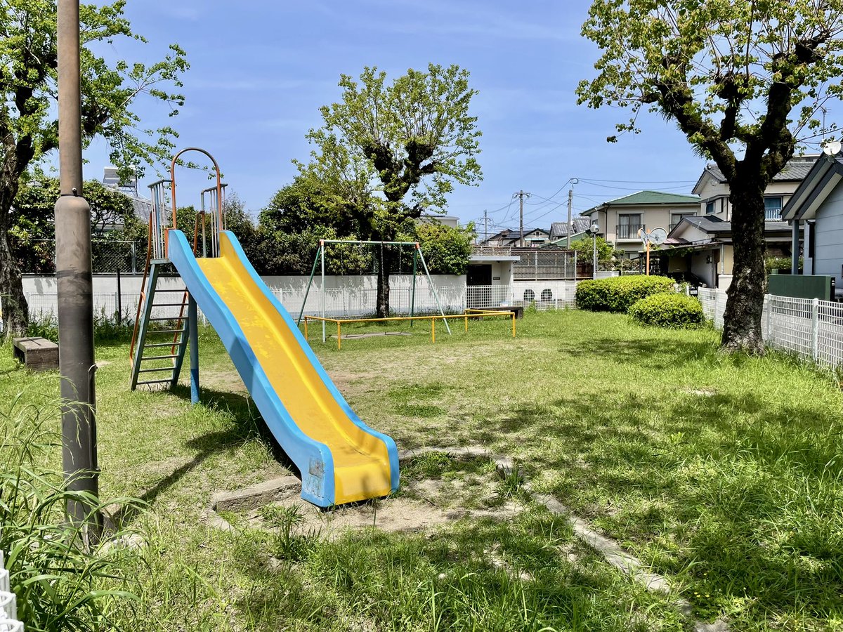 maskcamper's tweet photo. 平日の昼間の公園で光合成🌱 https://t.co/OlyMYsivcQ
