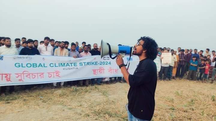 Half of a thousand community people along with various youth organizations have joined with SEECTO Bangladesh to demand climate justice. Global Climate Strike in Kushtia District.
@seectobd11
#seecto #FixTheFinance #ClimateActionNow 
#Activista #gndhubkushtia