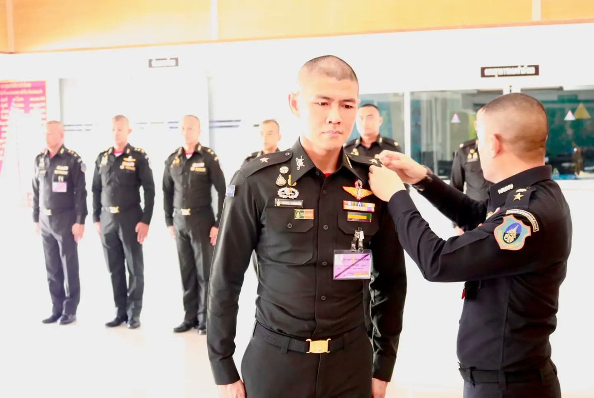 Cav_1027's tweet photo. พ.ท.ณภดล  สือสิน ผบ.ม.พัน.27 รอ. พล.ม.2 รอ. เป็นประธานในพิธีประดับยศกำลังพลที่ได้เลื่อนยศสูงขึ้นพร้อมทั้งกล่าวให้โอวาทเพื่อเป็นแนวทางในการรับราชการต่อไป ณ บก.ม.พัน.27 พล.ม.2 รอ. https://t.co/UPpJgtvTa3