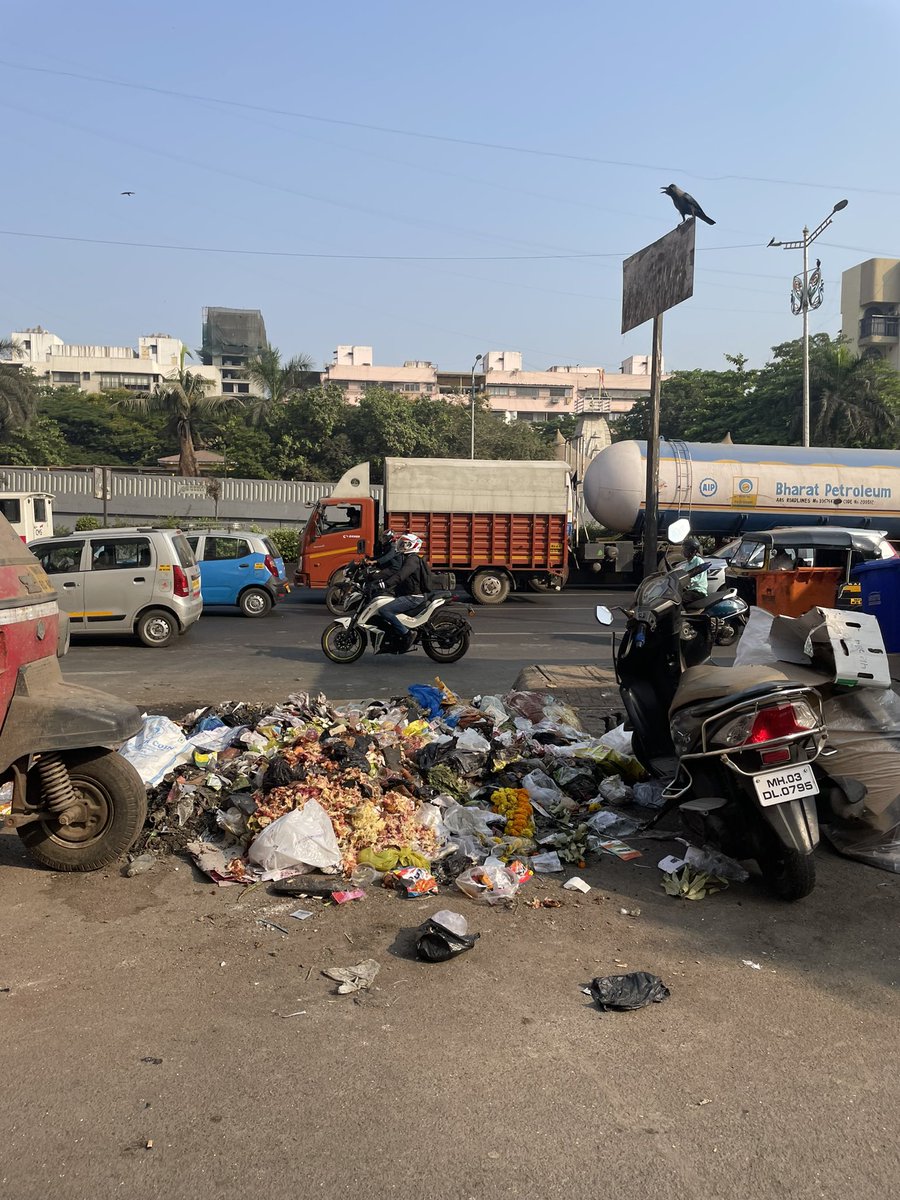 Ajit07941438267's tweet photo. Day 4 !! Again our day starts with such beautiful site managed by BMC. No authorities wishes to take any action. We don’t feel proud to be here. Health issues coming soon…

@mybmc @mybmcSWM @mybmcWardN @ParagShahBJP @mieknathshinde @lokmat @timesofindia @BJP4India https://t.co/4DTZdFxBKI