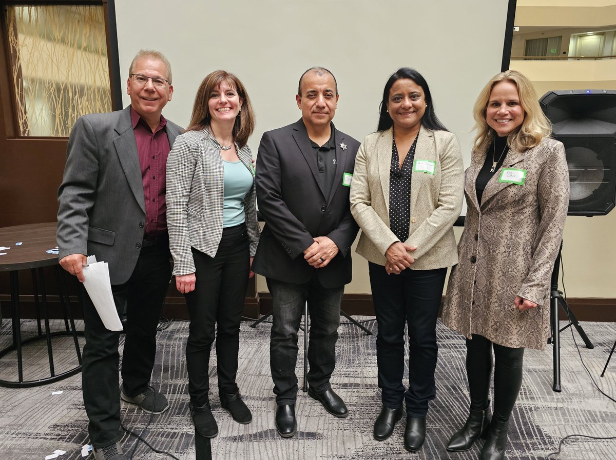 CSADetroit's tweet photo. #DetroitCSA Networking Reception &amp; Workshop Dinner was a huge success  ⛅🔏  

#ThankYou to presenters
⭐️ Matthew Gale from Palo Alto Networks Unit 42  
⭐️ Steven Aiello from AHEAD 

#Congrats to NEW #CSADetroit Board
 
#cloudsecurity #cloud #cloudcomputing #aws #azure #gcp https://t.co/ml2sxBrD9u