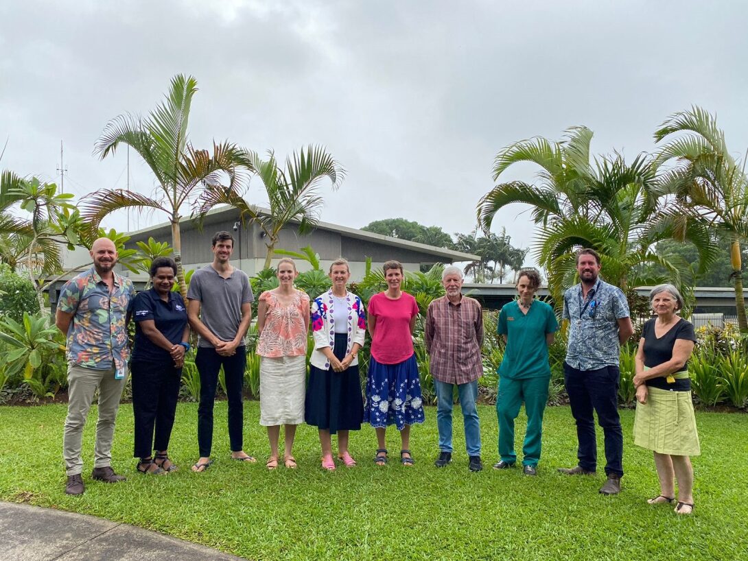 Partnering to strengthen Vanuatu's health sector💪 A big welkam long Vanuatu to new @AusVols Mischa, Wayne, Claire, Leigh & Genevieve! Our new vols will work in Sanma, Penama & Shefa provinces to build capacity and contribute to the Ministry of Health's workforce development.