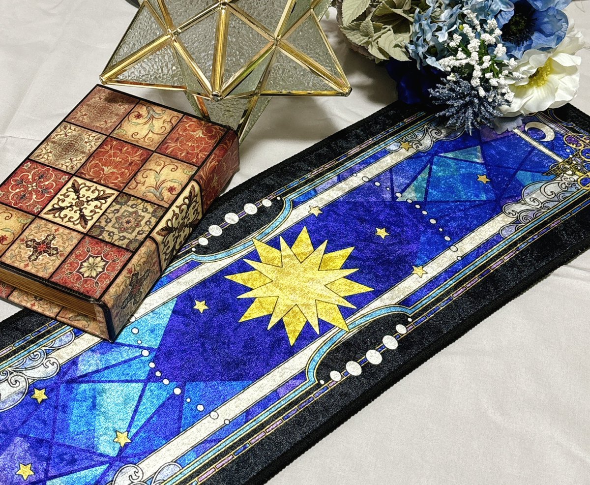 「【新作のお知らせ】近日中に缶バッジセットとマット(60×20.3cm)を販売いた」|海嶌あありすけ@BOOTHのイラスト