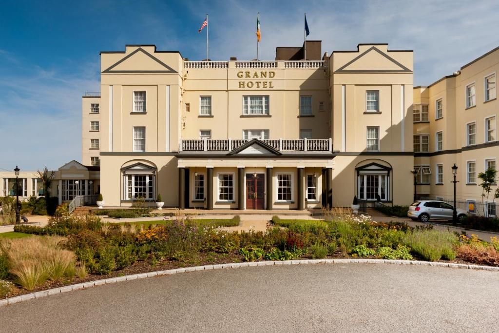 UKSV's tweet image. Irish you were here! 🍀 We’ve flown into Dublin for a whistle stop site visit at the beautiful @grandmalahide prepping for an epic event in June! Definitely some Irish luck on our side with this much-needed sunshine. #sitevisit #liveevents #Irelandevents #eventprofs
