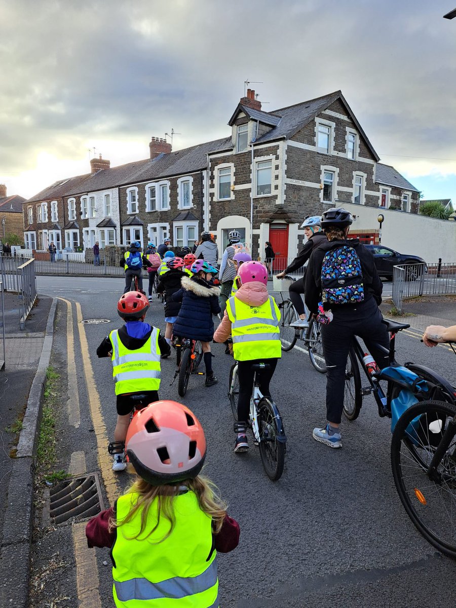 Diolch yn fawr to everyone who joined our Bike Bus this morning. #FRidedaysbikebus #bikewalkscoot @sustrans @activetravel