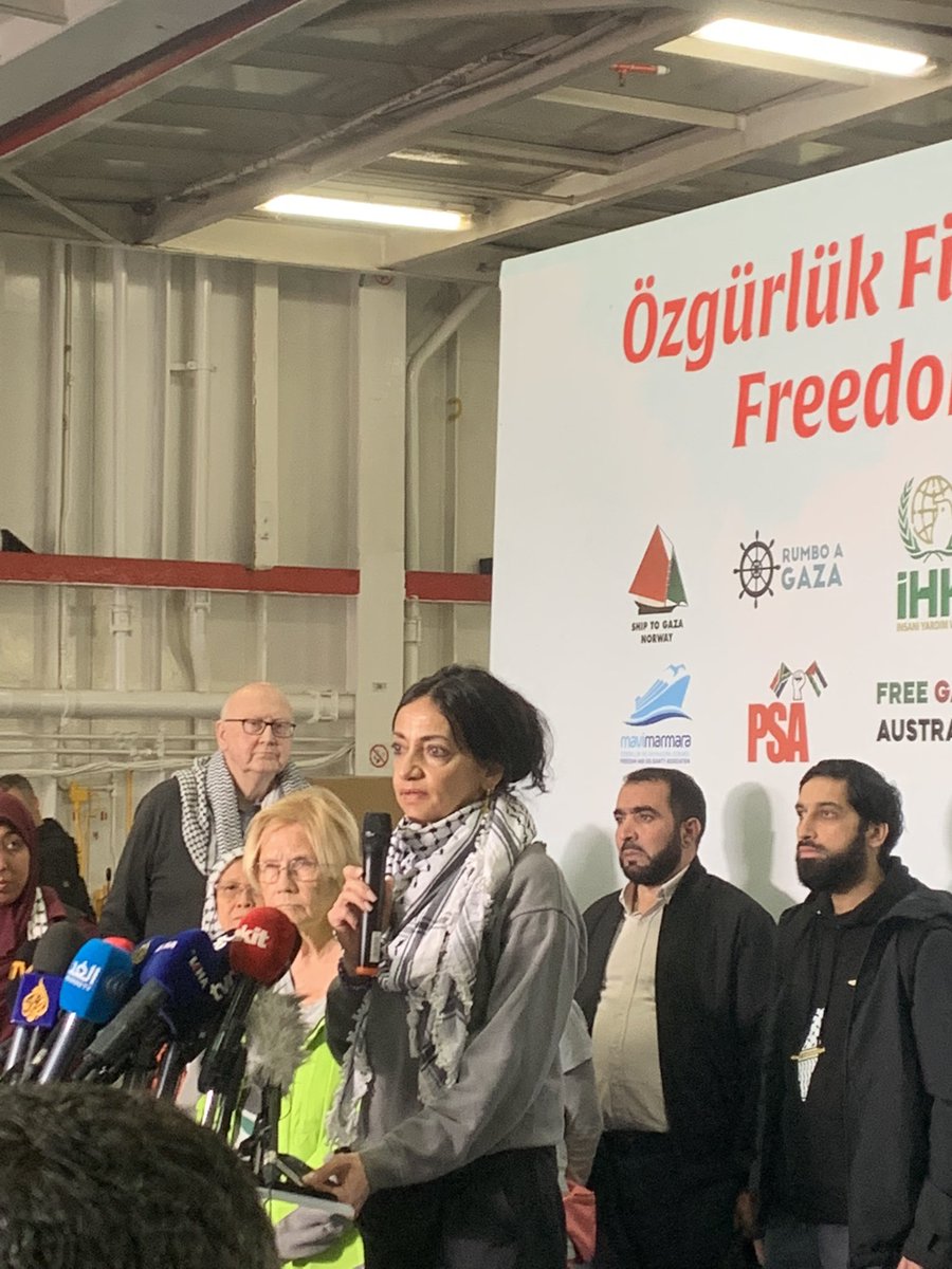 Activistas, políticos, periodistas, médicos… de 30 países forman parte de <a href="/GazaFFlotilla/">Freedom Flotilla Coalition</a>, que partirá de Estambul a Gaza en una misión no coordinada ni con EEUU ni Israel. Mucha expectación en la rdp celebrada en el ferry Abdeniz, en Tuzla. Lo contaremos en <a href="/naiz_info/">naiz:</a>