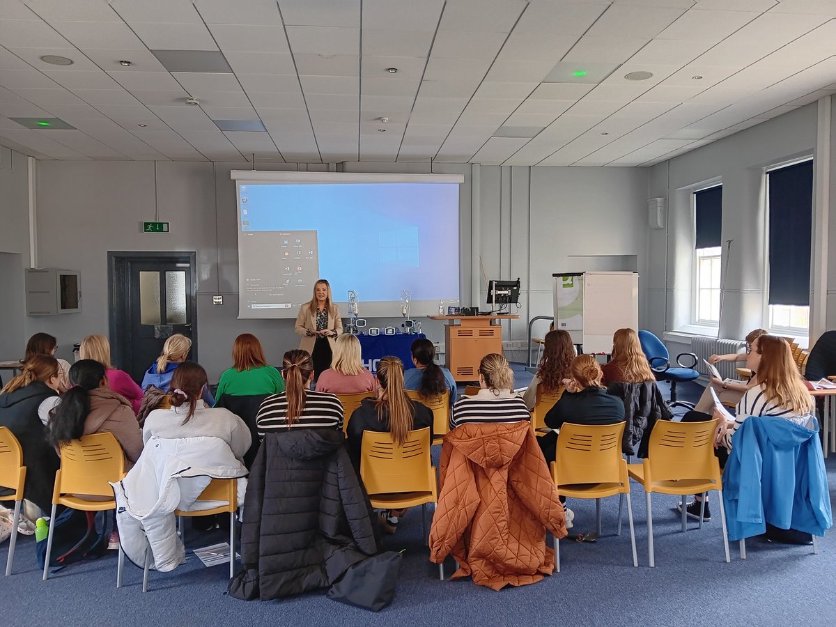 Deirdre Diver tweet media