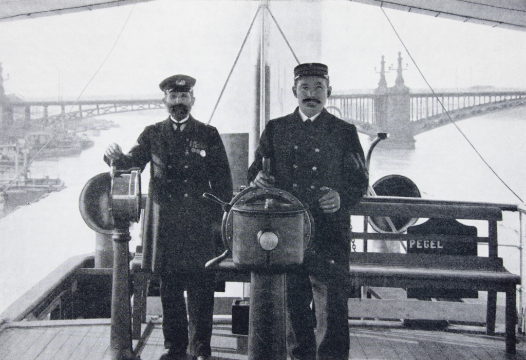 An diesem Sonntag, den 21.04. um 15:00 Uhr, bieten wir im SchifffahrtMuseum eine Öffentliche Kinder- und Familienführung an: 'Wie steuert man ein Schiff?'🚢 📷: Köln-Düsseldorfer Deutsche Rheinschiffahrt GmbH #Museum #Düsseldorf #Führung #Kinder #Kapitän #Schiff #Ahoi