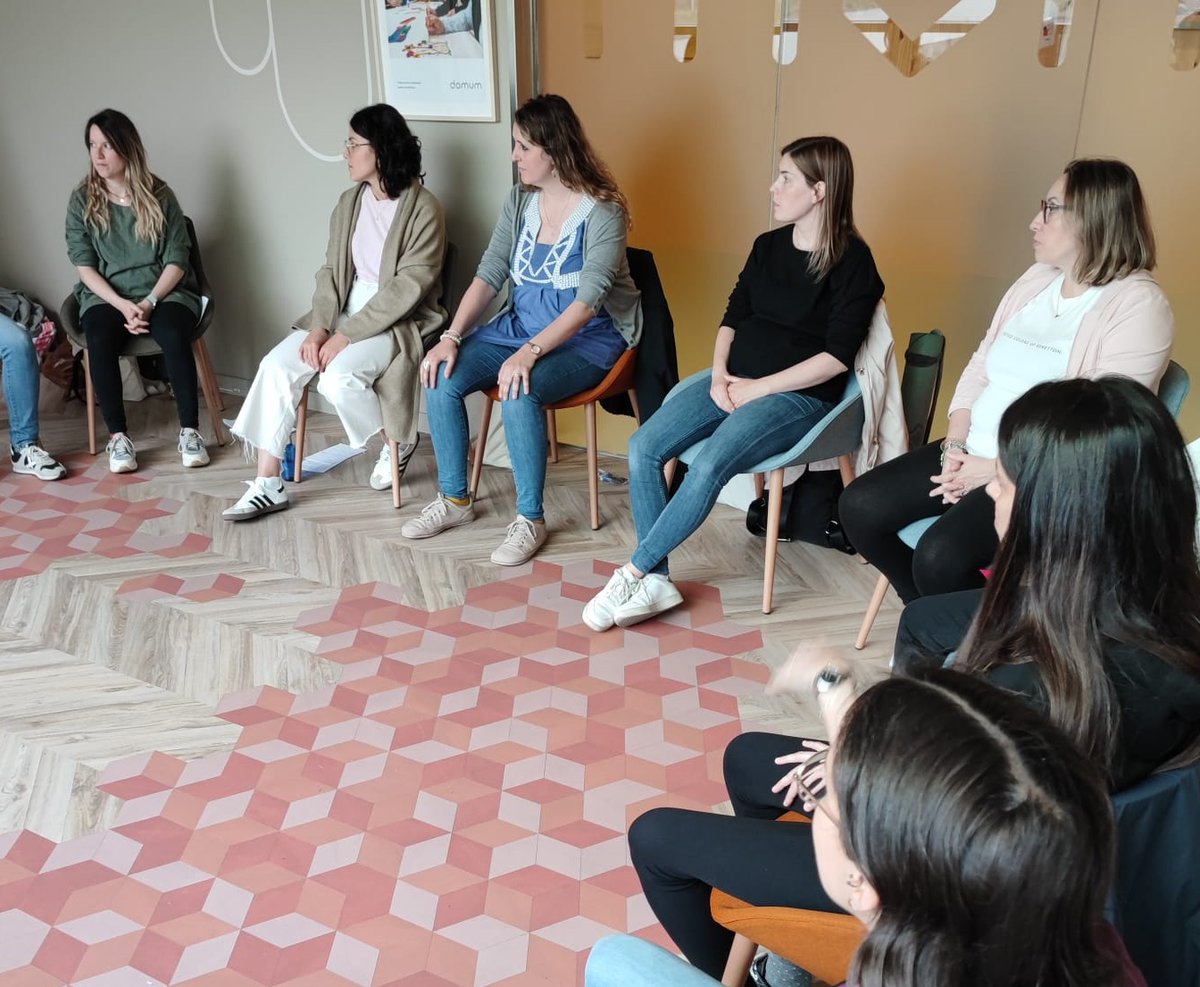 CSdMaresme's tweet photo. 🤰 Una dotzena de #dones embarassades han iniciat el curs #MaternalMent a l'#HospitaldeMataró.

🧘🏻 8 sessions setmanals en grup i una de pràctica intensiva de #mindfulness per reduir l’estrès, regular les emocions i viure plenament l’embaràs i la cria del #nadó.

🌟 Tot un èxit! https://t.co/495ugMdenY