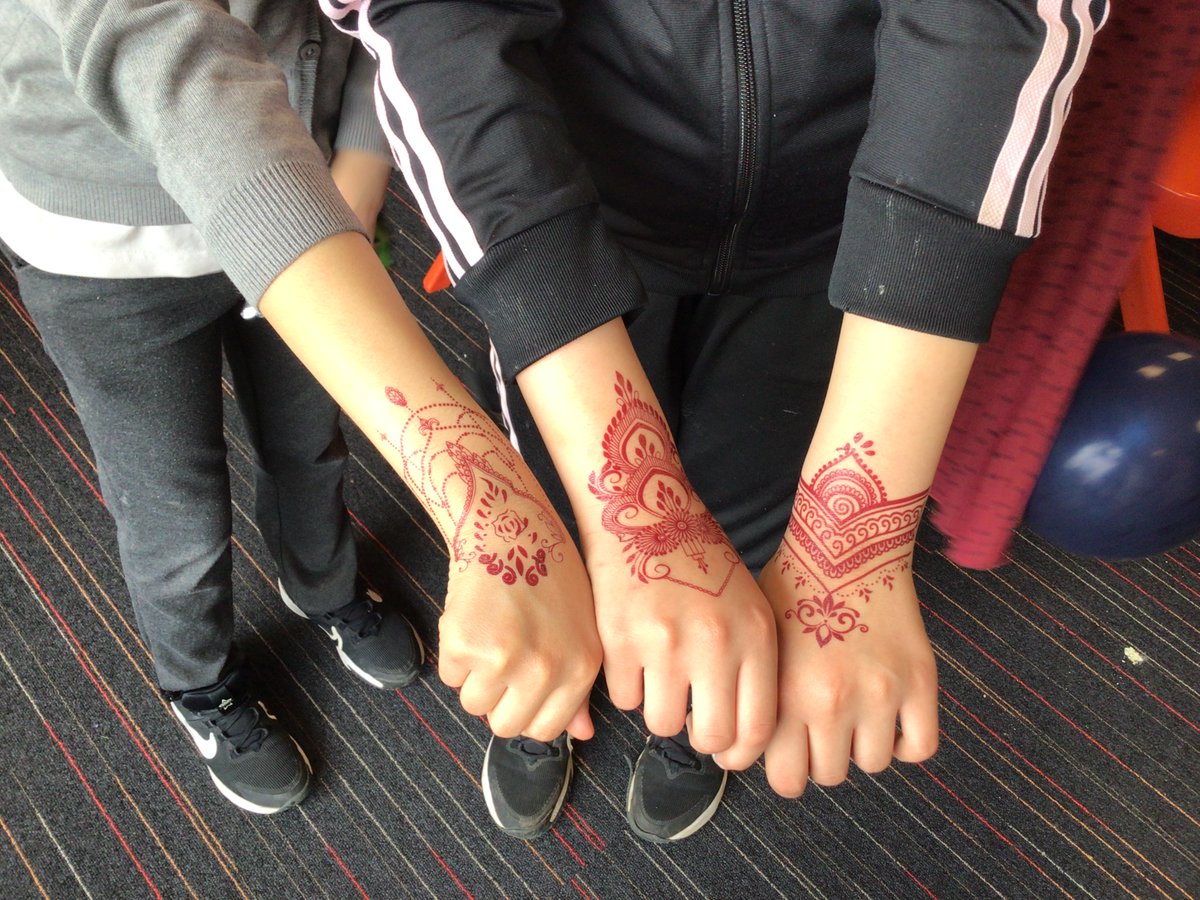 We were so excited to celebrate Eid yesterday with our families and enjoyed some delicious traditional food, music, face painting and henna!  A huge thank to everybody who came along, especially to the parent council and our parent volunteers! #eidmubarak #familyengagement