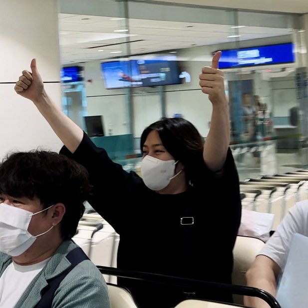 teuknamana's tweet photo. ✈️ 𝟐𝟎𝟐𝟒.𝟎𝟒.𝟏𝟗
【𝐈𝐂𝐍 → 𝐓𝐏𝐄 𝐀𝐫𝐫𝐢𝐯𝐚𝐥】

希：臺灣好久不見👍🏻👍🏻

#superjunior #슈퍼주니어 #leeteuk #이특 #利特 #朴正洙 #parkjungsu #박정수 #희철 #김희철 #heechul #kimheechul #superjuniorlss #superjunior_lss #슈퍼주니어_LSS #theshow_th3eeguys #th3eeguys https://t.co/L5l494VLTj