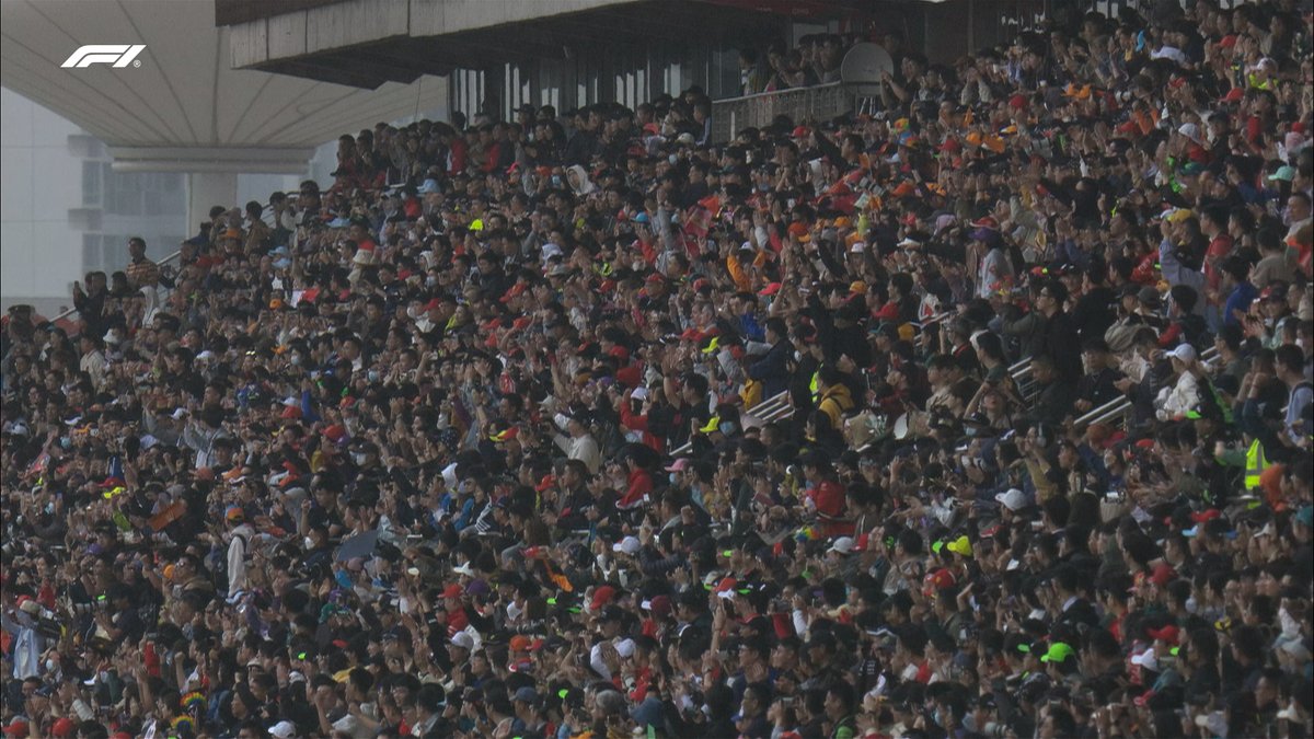 Zhou makes it into SQ3... And the home crowd goes wild 🙌 #F1Sprint #ChineseGP