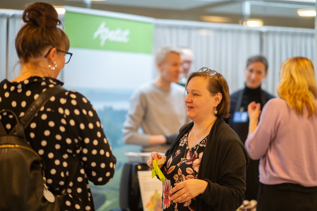 Eduskunnan vegepäivässä keskiviikkona oli mukana noin 50 kansanedustajaa ja ministereitäkin! Vege todellakin veti väkeä 😋 #LisääVegeä

<a href="/KaiMykkanen/">Kai Mykkänen</a> <a href="/elinavaltonen/">Elina Valtonen</a> <a href="/NasimaRazmyar/">Nasima Razmyar</a> <a href="/AnneKalmari/">Anne Kalmari</a>