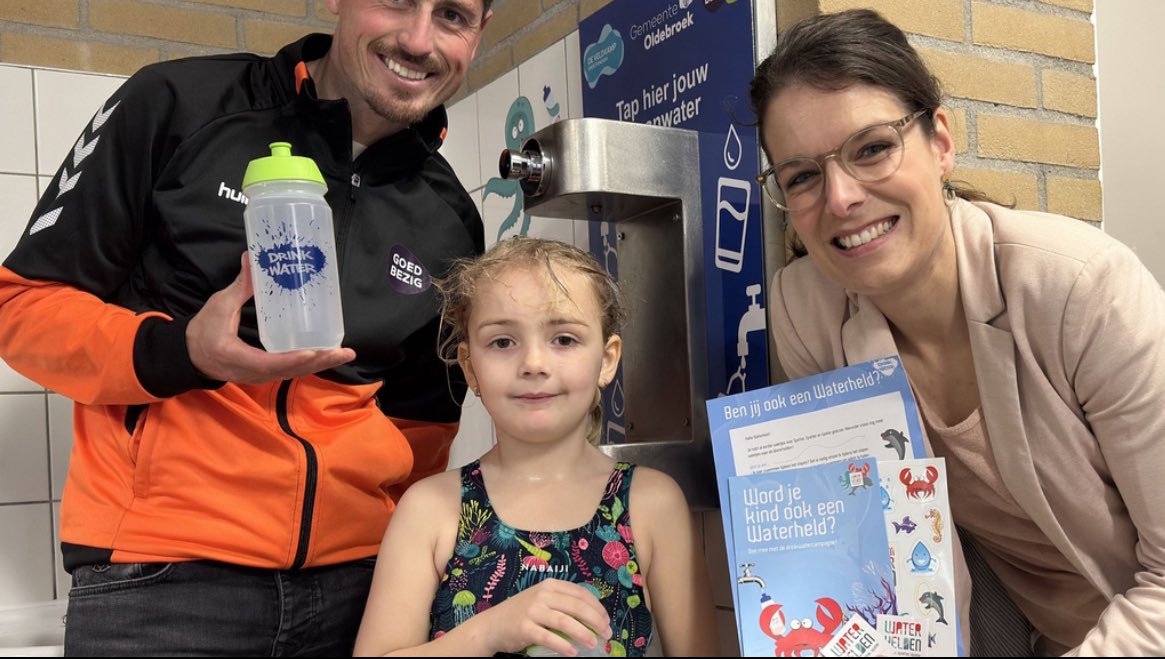 Ook bij zwembad Veldkamp kunnen alle kinderen voortaan altijd heerlijk en vers kraanwater drinken! 😁💪🏻

#kwtp #watertappunt #goedbezig #wezep #jogg #vewin #veldkamp #drinkwater #gezondeleefstijl