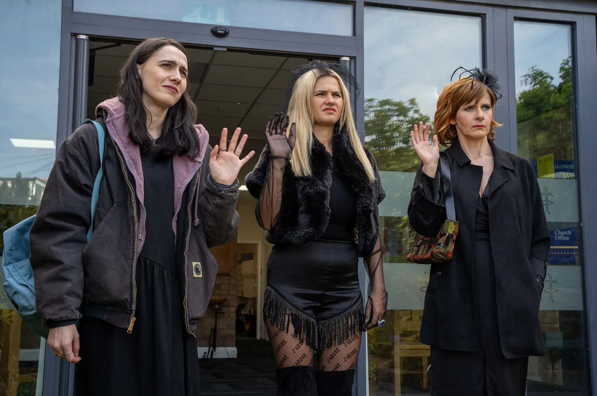 Who saw 'Such Brave Girls' on BBC3 last year? 📺✨

Our team facilitated #filming for the pilot of the #comedy in #Crawley! 

Interested in filming your own #TV production in this film-friendly town? Contact us for permits and location advice! 

⭐

📷: Glamour UK

@crawleybc