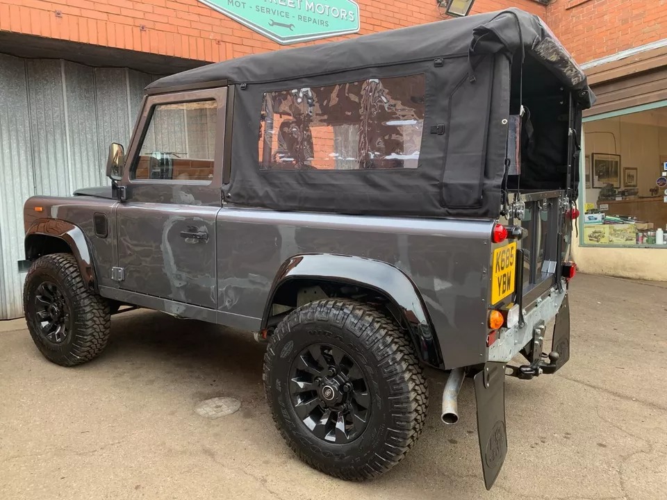 LandyStore's tweet photo. Ad: Land Rover Defender 90 200tdi
On eBay here -->> https://t.co/rE2oKllDcw
#LandRoverDefender #Defender90 #200tdi #4x4Adventure #CarForSale https://t.co/QfPnR4qDYz