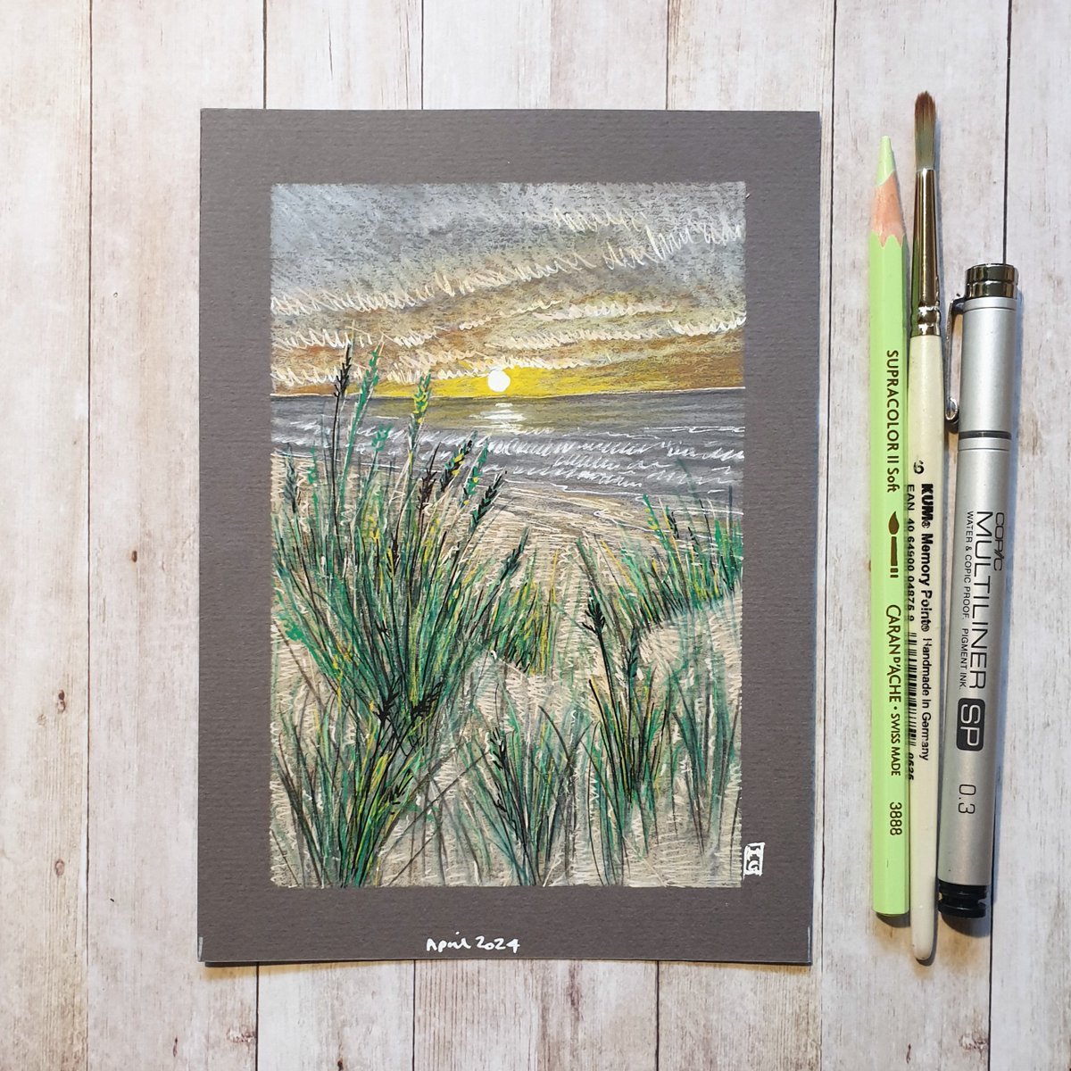 This little sunset seaside scene was added to my shop last week. It's looking for a new home, does not have to be beside the sea! theweeowlart.etsy.com/listing/169823… #sunset #seaside #beach #Landscape #OriginalArt #drawing #TraditionalArt