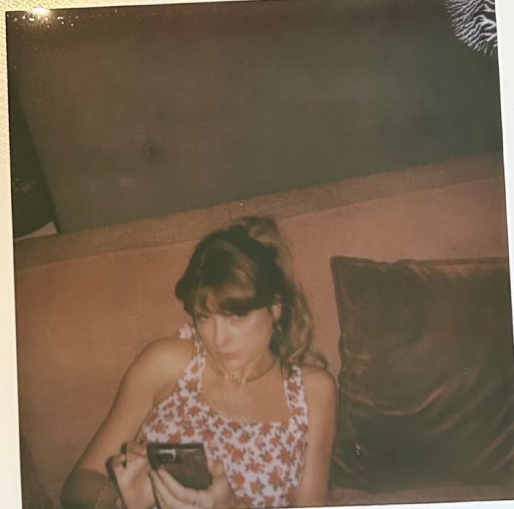 need to know what song was written during this. if taylor was on tumblr we would have known already