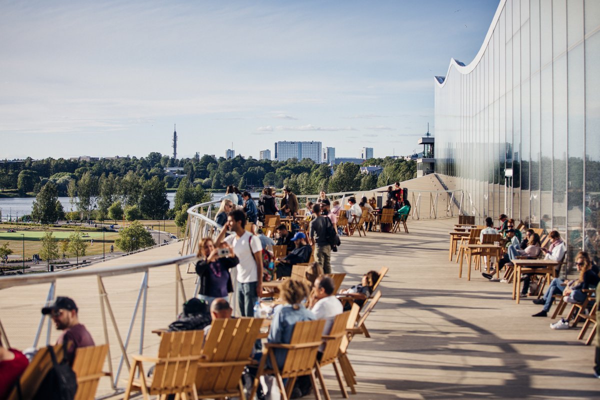 Helsingin uuden arkkitehtuuriohjelman luonnos julkaistiin torstaina. Panostuksia: 🏠 Arjen arkkitehtuuriin 🏛️ Julkiseen kaupunkitilaan 🌍 Ilmastoviisauteen 💬 Osallisuuteen & viestintään 👉 hel.fi/fi/uutiset/hel… 📷 Jussi Hellsten