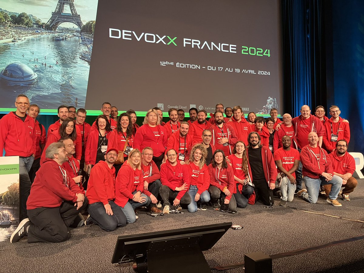 L’équipe des polos rouges de #DevoxxFR