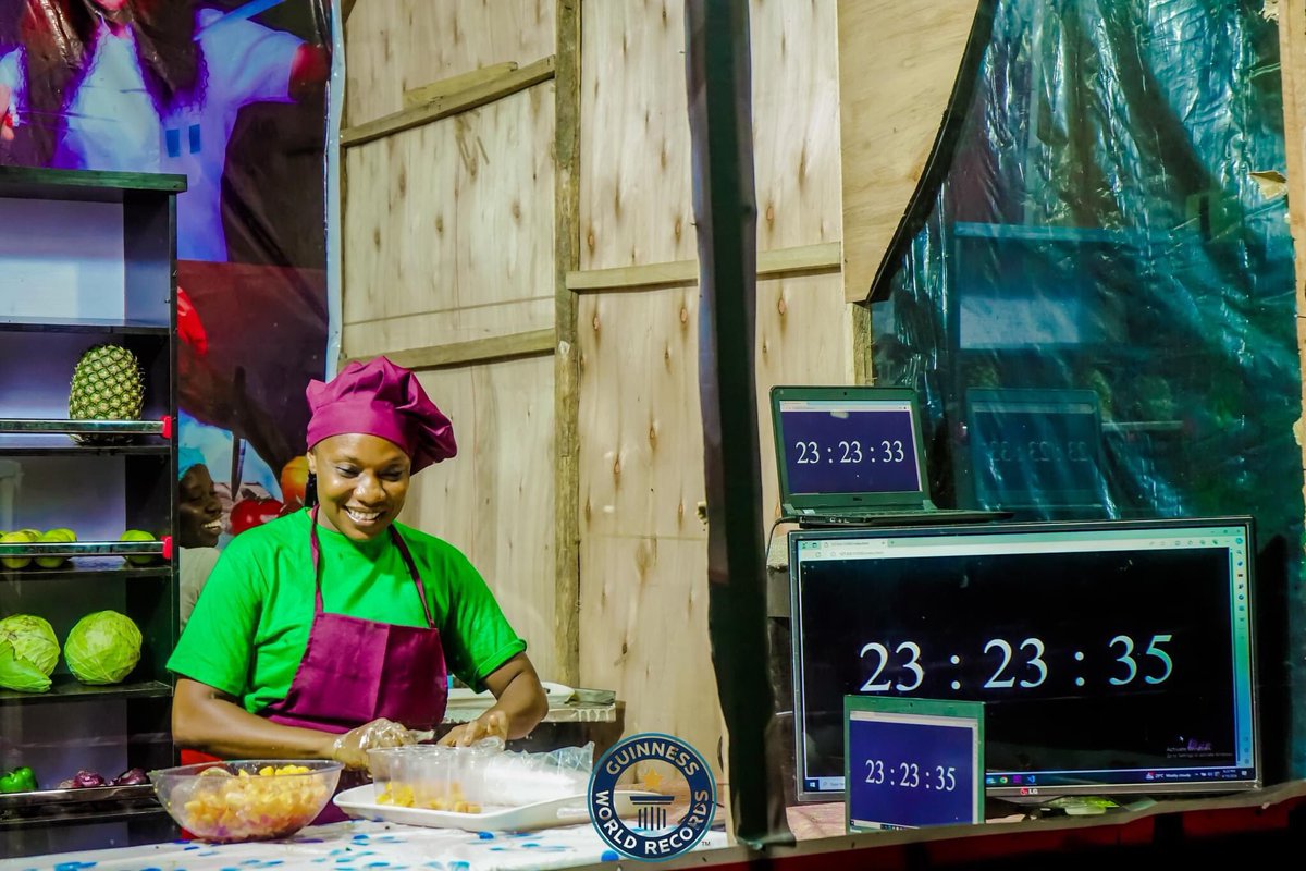 Manlike_ED's tweet photo. Anita Chinyere is 26 hours in, 46 hours to go.
She is attempting to break the Guinness World Record for the longest Marathon slicing vegetables.
Go girl ππ½ππ½ππ½ππ½ππ½
Video credit: @AskPHPeople
#SliceAThon
#GuinnessWorldRecord https://t.co/F66LkxE2jf