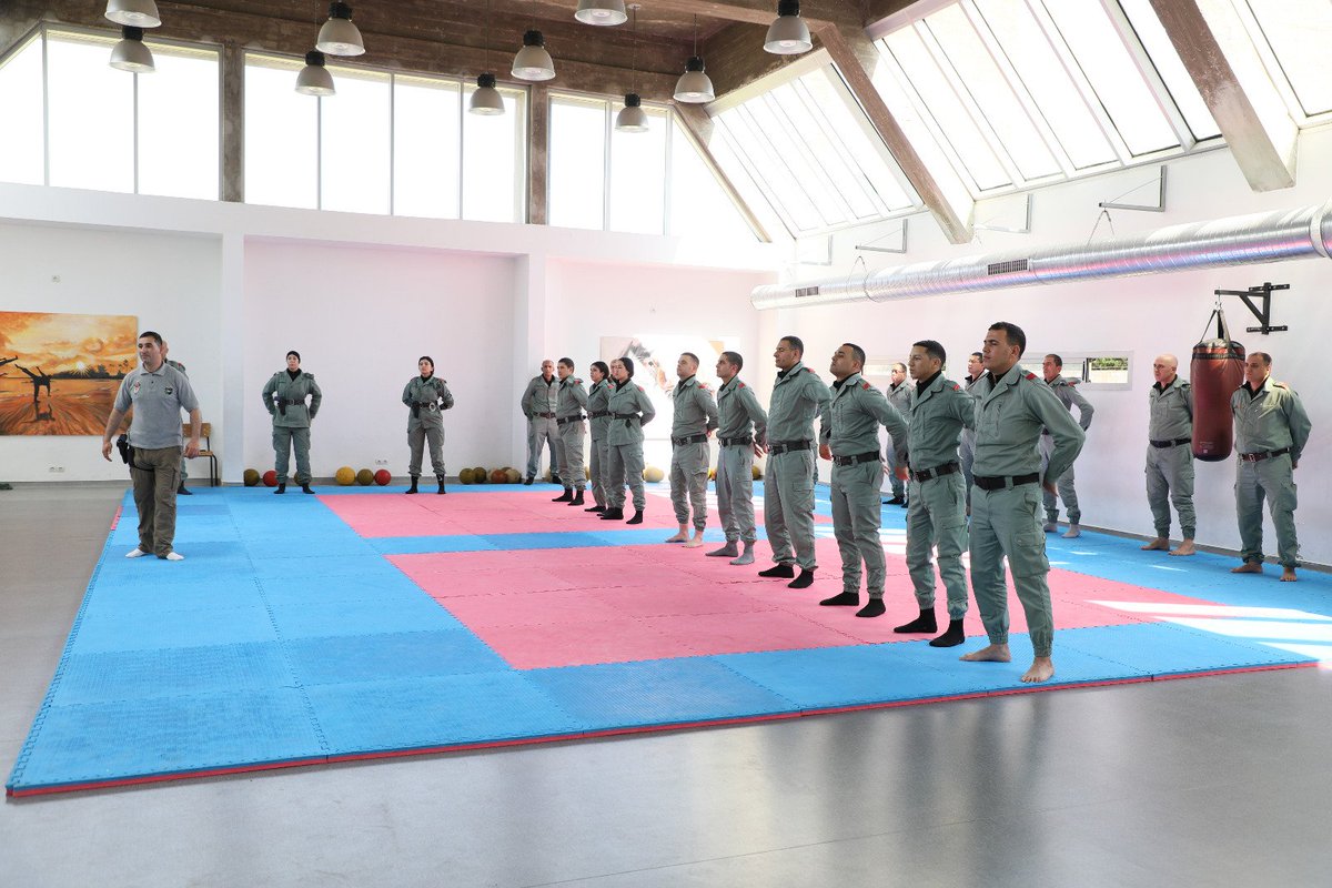 Ministere_Int's tweet photo. Visite à l'Institut Royal de Police où le Ministre et sa délégation ont été chaleureusement accueillis. L'institut forme des commissaires, officiers de police, offrant diverses spécialités de pointe. Ses installations renforcent sa réputation d'excellence en formation policière. https://t.co/gd2p2JAThN