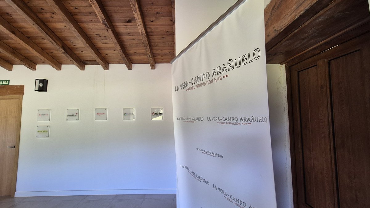 huerta_digital's tweet photo. 🆙 Hoy acudimos a @VeraAranueloHub para seguir de primera mano la #JornadaHigo de este Hub enclavado a pie del Almanzor.
Se prevé lleno en esta jornada #LVCA donde expertos hablarán sobre el potencial del cultivo de la higuera en la zona y las posibilidades de comercialización. https://t.co/NmPS5kMdzc