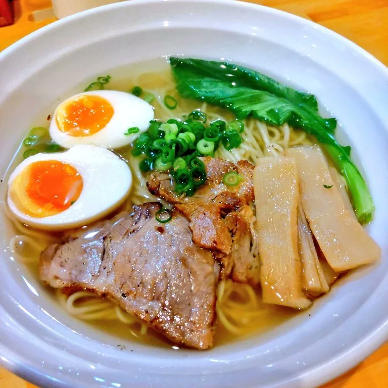 お疲れ様です‼️🍜🤗

真鯛煮干しと天然羅臼昆布の
塩ラーメン❕🍜💮

南紀勝浦の生マグロの塩ラーメン❕🍜💮コラーゲンたっぷり❕👍️

裏醤油ラーメン❕🍜💮

ご飯がススム君の炊いたマグロ丼❕🤤

🌃夜営業も張り切ってやりま～す❕👍️🤗