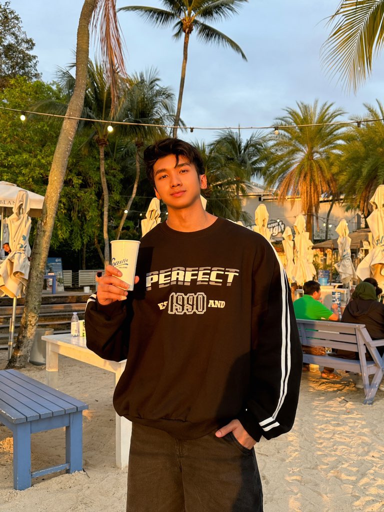 iyzdham's tweet photo. Singapore baby 🇸🇬💫 https://t.co/Ncfn1t74N5