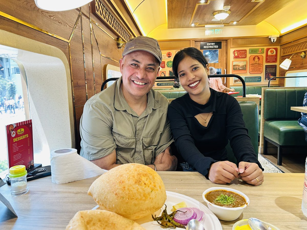 divyankamesh's tweet image. An amazing rendezvous with Raj sir a memory to treasure for a lifetime🙌😇🥰 @dylanscoffeehouse 

#punecity #haldirams #goodday