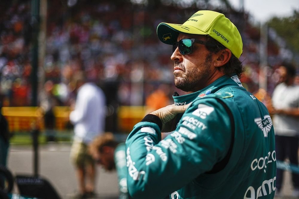 Encuestando's tweet photo. 📊 ¿Es FERNANDO ALONSO el mejor piloto de F1 actualmente?

🔄 SÍ
❤️ NO https://t.co/OIwh1TKXcz