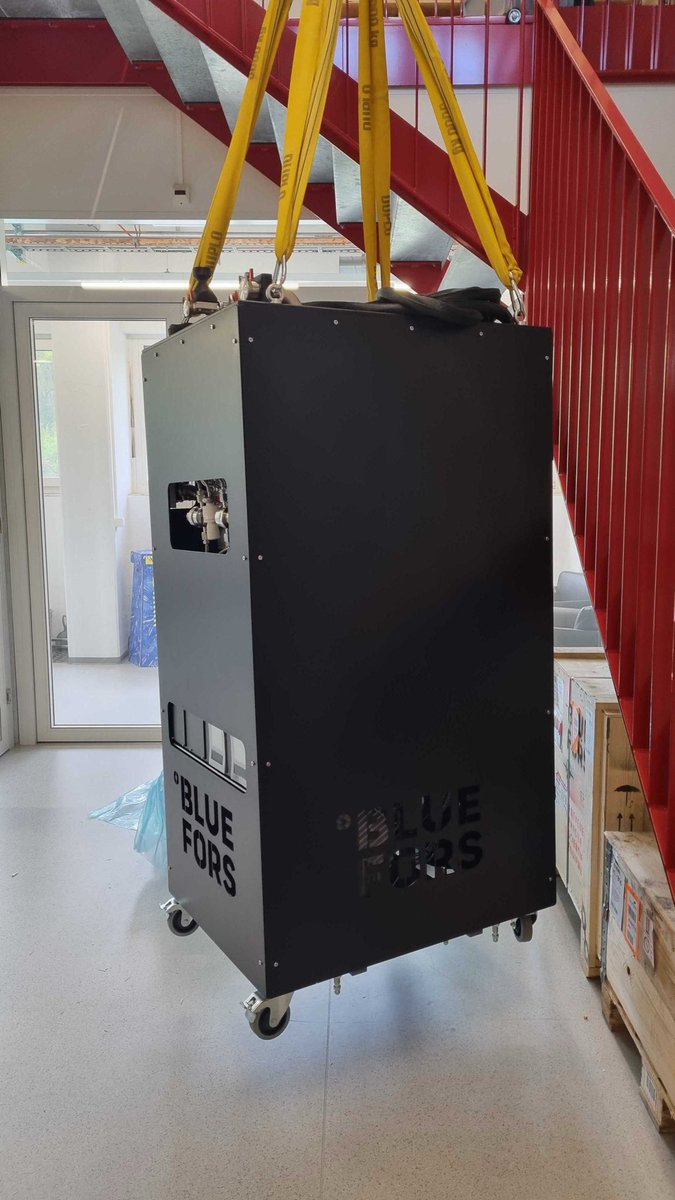 More unboxing for the joint @Innosuisse project between @qudev and @Zhinst at the @ETH_en - @psich_en #Quantum Computing Hub. The plan is to look at a distance-three surface code device. Any guesses how long it will take us to get this set up and run the first experiment?